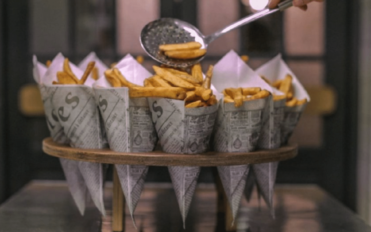 10 Unique Late Night Snacks for your Wedding Guests | Marinaj