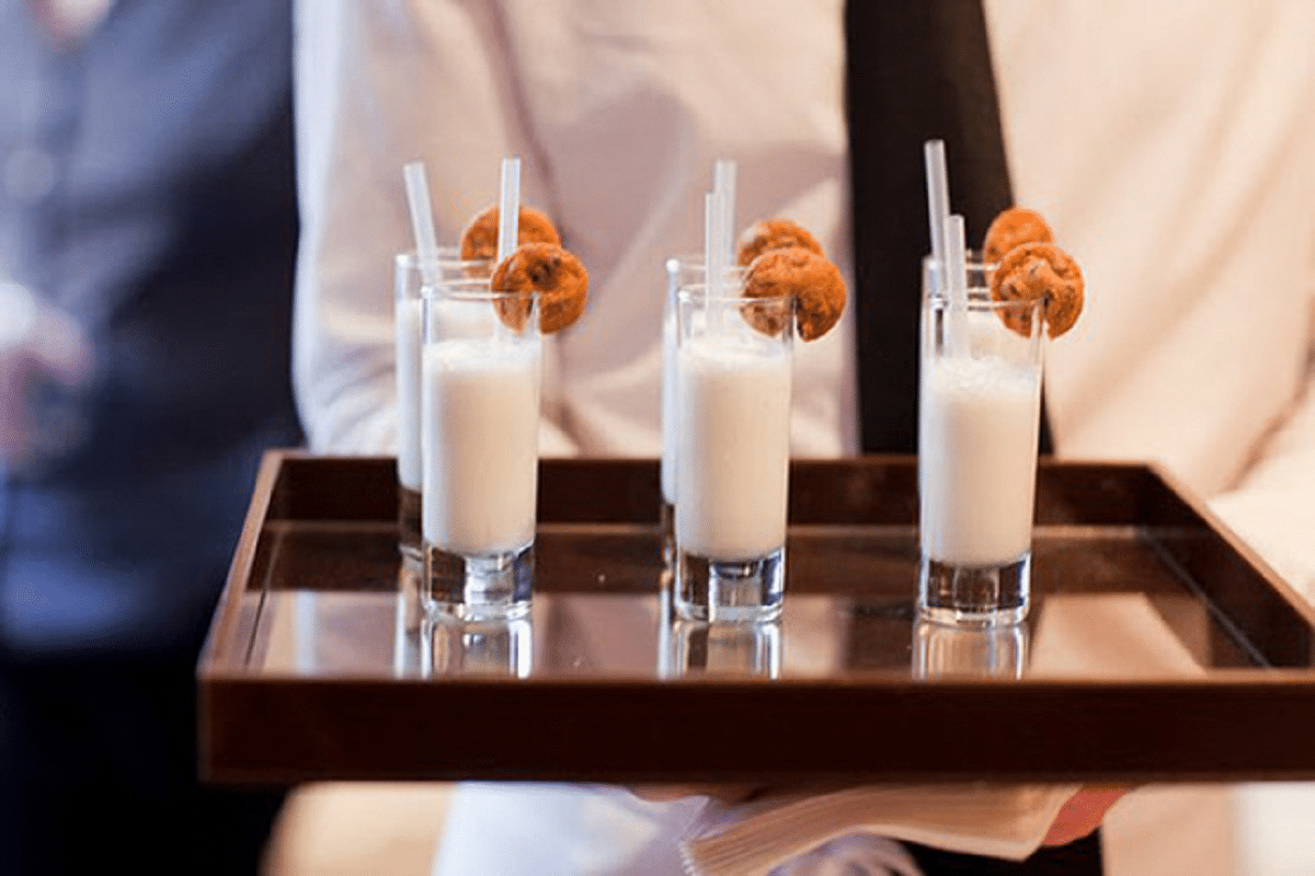 10 Unique Late Night Snacks for your Wedding Guests | Marinaj