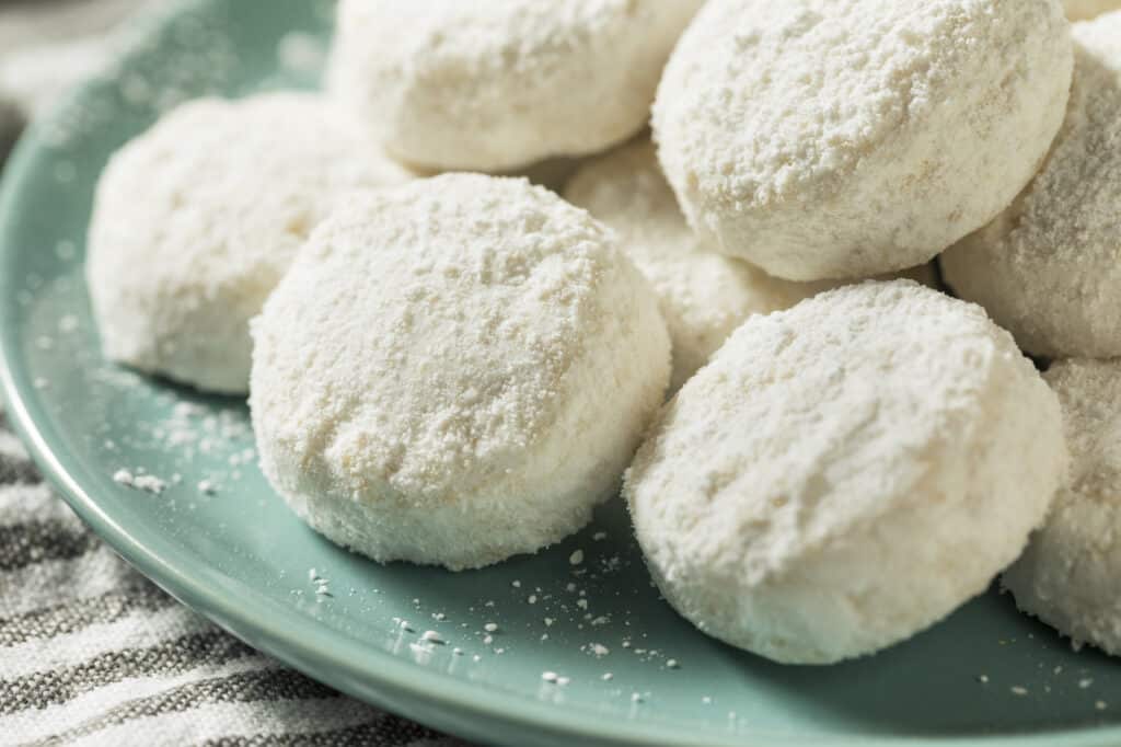 white Mexican wedding cookies