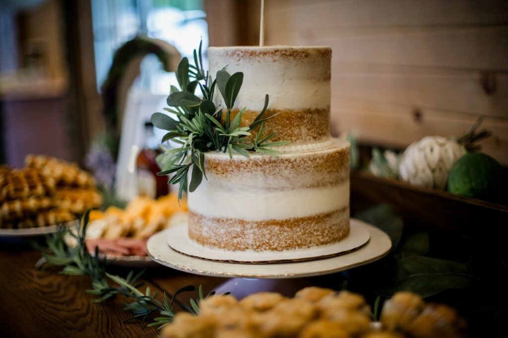 wedding cake with leaves decoration