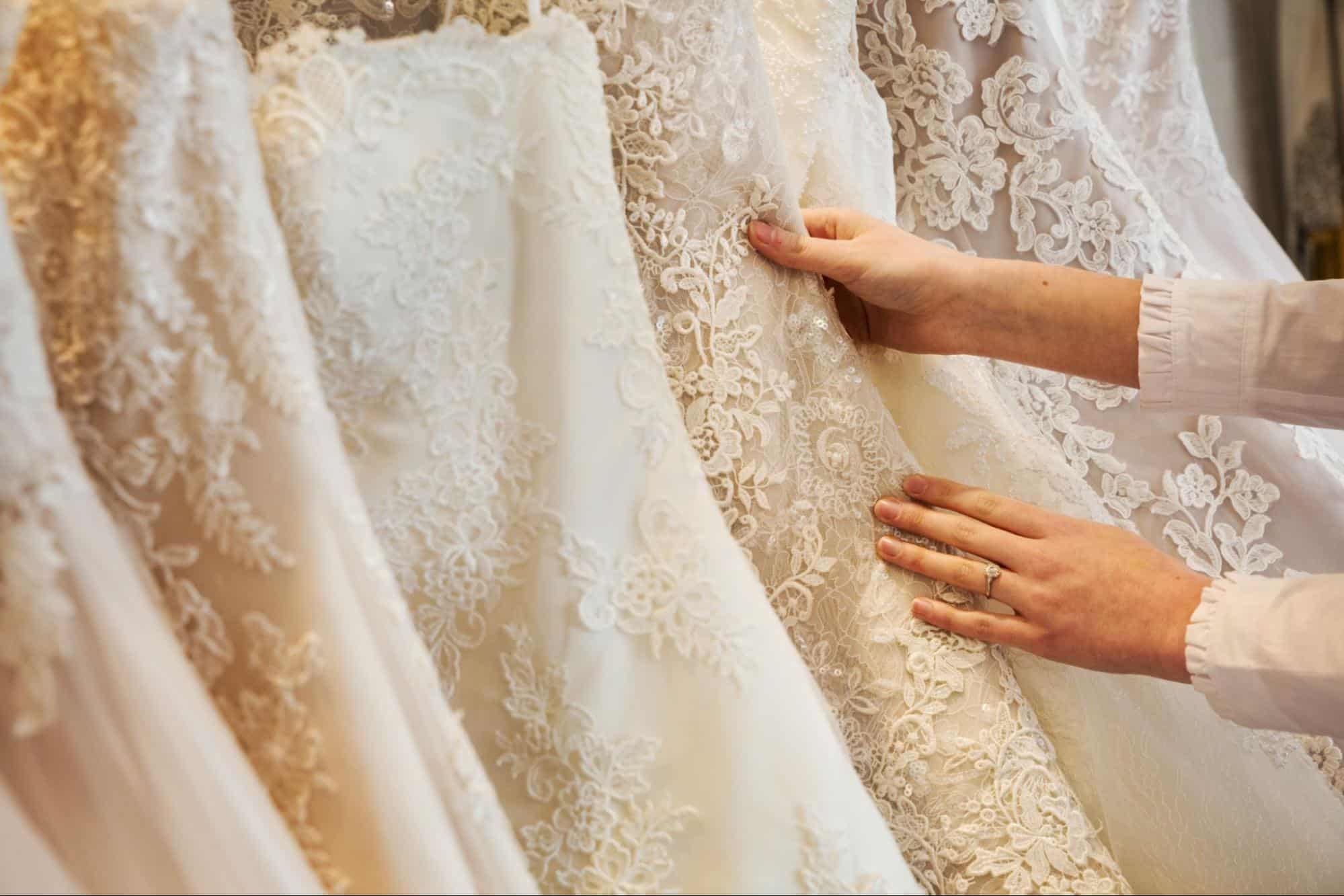 How To Choose A Timeless Wedding Dress Marinaj Banquets And Events 9587