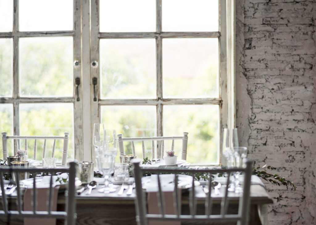 rehearsal dinner table setting