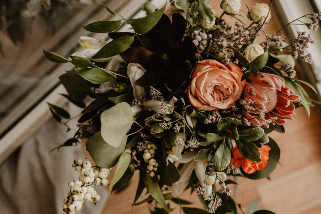 bouquet with fall wedding colors