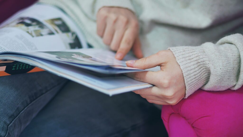 woman reads a magazine