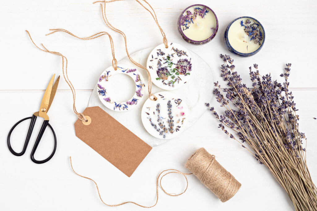 DIY scented soy wax sachet with flowers