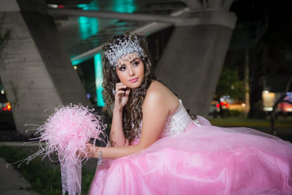 quinceañera posing in pink dress