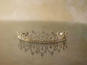 A closeup shot of an elegant tiara